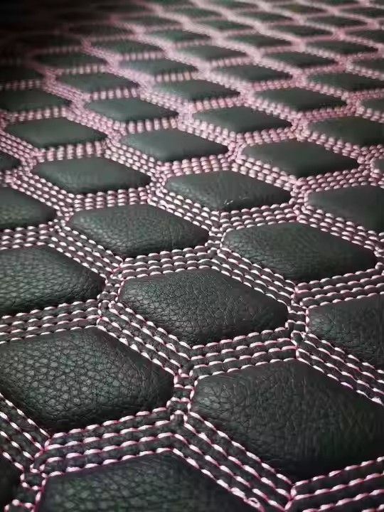 定制汽车皮革 3D 钻石定制绗缝皮革人造革汽车内饰带刺绣和海绵