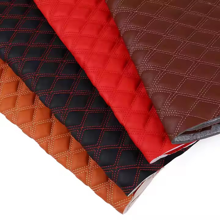 Pertsonalizatutako hainbat diseinu brodatu eredu larru sintetikoko produktua kotxeko eserlekurako eta zoruko alfonbrarako