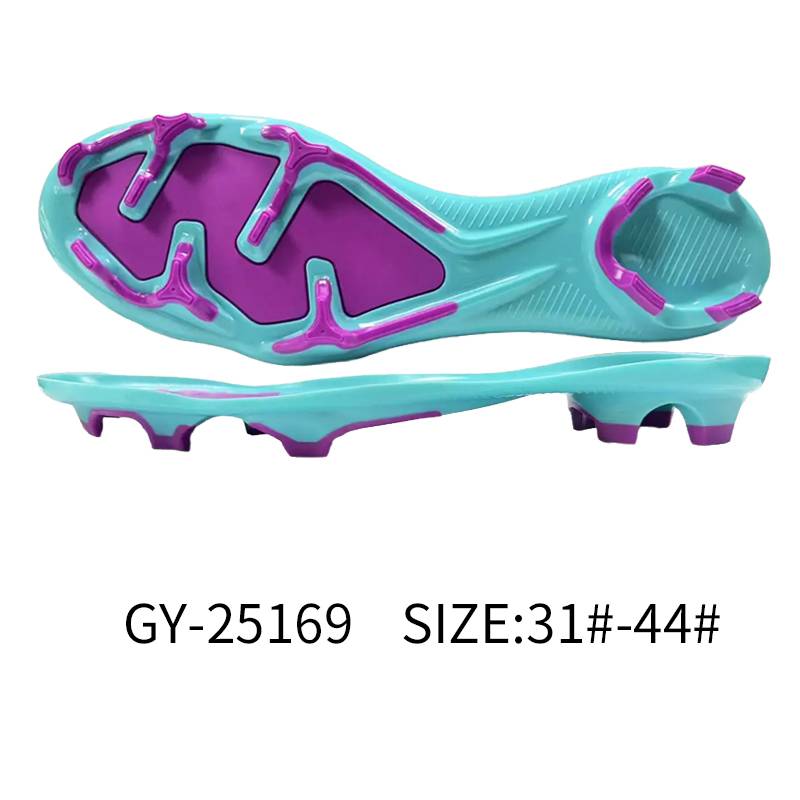 耐用的足球外底提供更好的抓地力