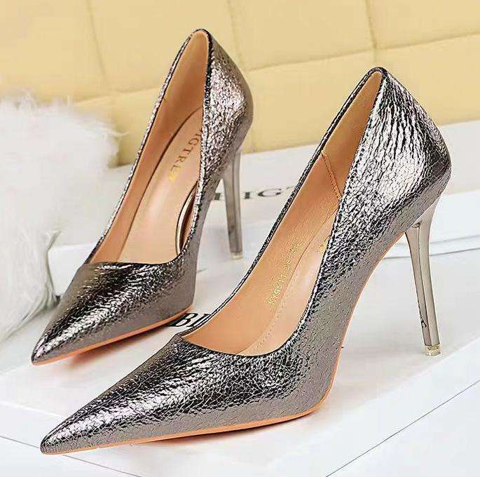 Metallic-Embossed PU Leather Para sa Mga Sapatos ng Babae