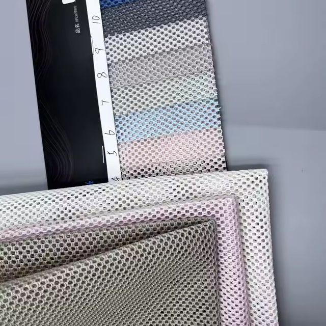 2025 Produttore cinese Flying Knit Sport da uomo traspiranti per tessuto a rete ad aria 3D Altri materiali per tomaie di scarpe