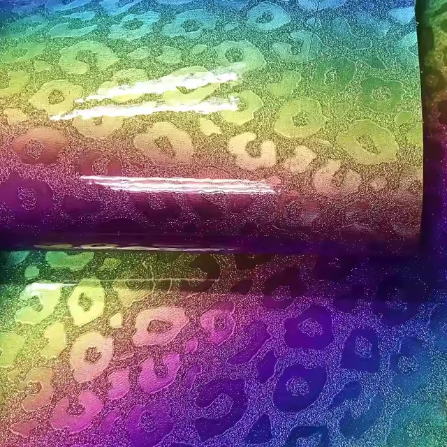 &Ccedil;anta Yapımı i&ccedil;in &ouml;zelleştirilmiş Holografik Pu Deri Leopar Baskı Kumaş