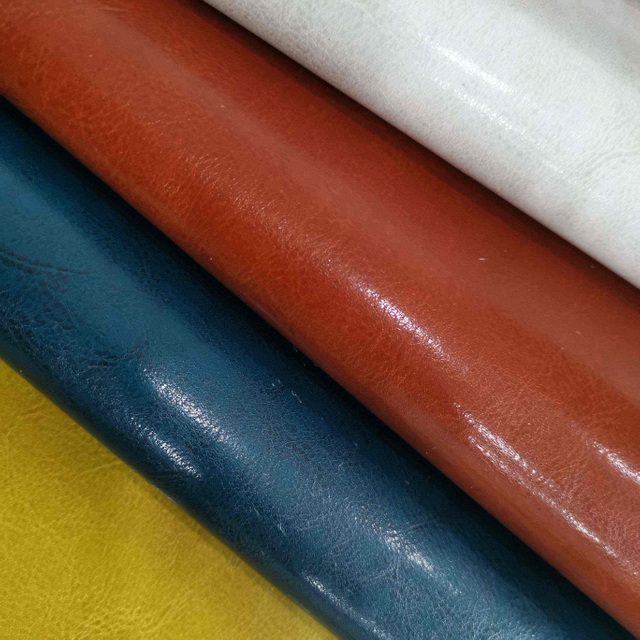Microfibra PU com estampa fashion em dois tons e forro de couro