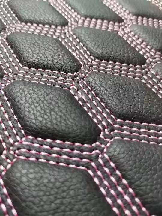 定制汽车皮革 3D 钻石定制绗缝皮革人造革汽车内饰带刺绣和海绵