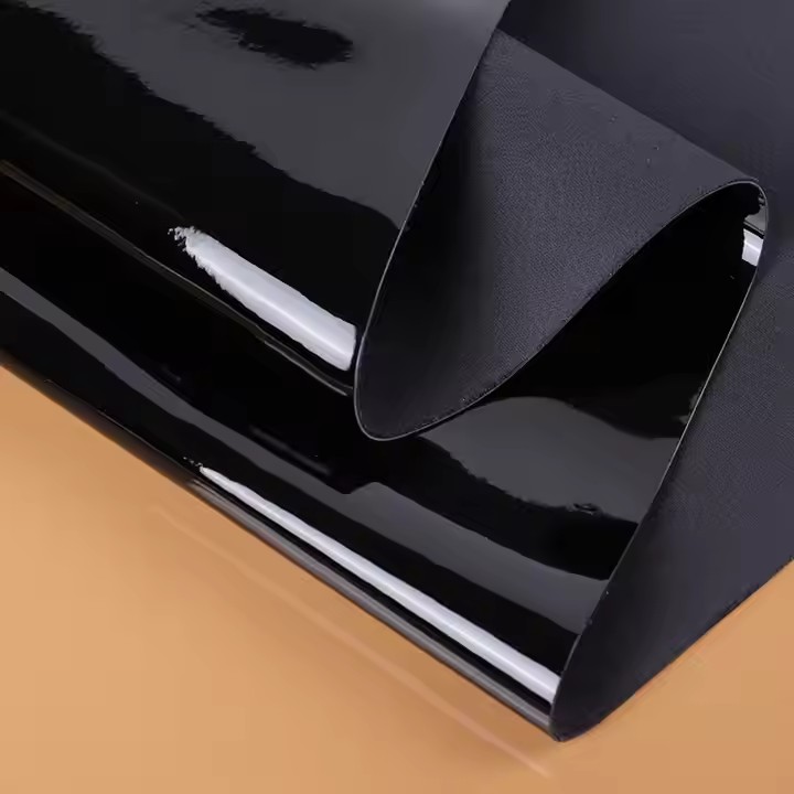 Commercio all'ingrosso di nuova pelle sintetica PU verniciata impermeabile in fibra ultrafine lucida a specchio