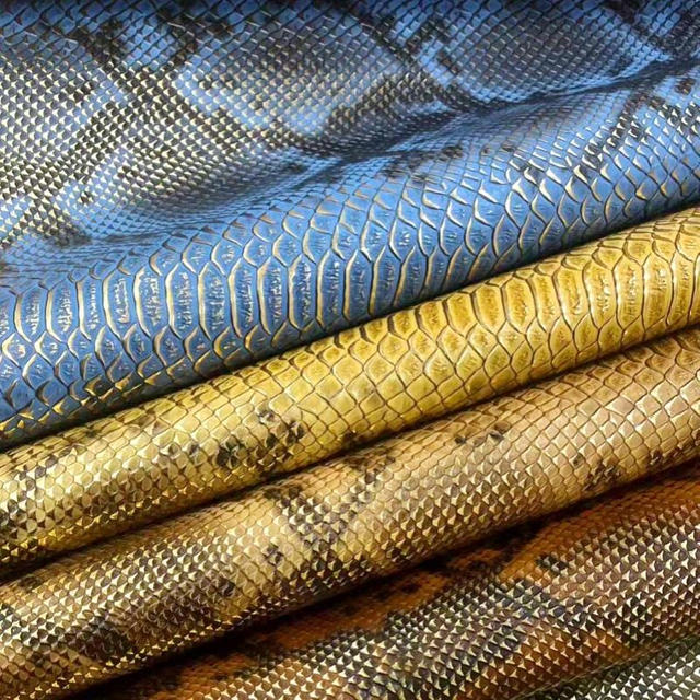 蛇纹压纹PU仿皮面料