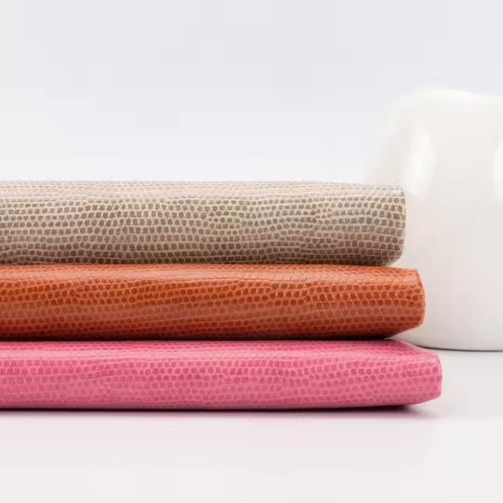 工厂 0.8 毫米柔软抗老化防水 PU 合成篮球皮革面料