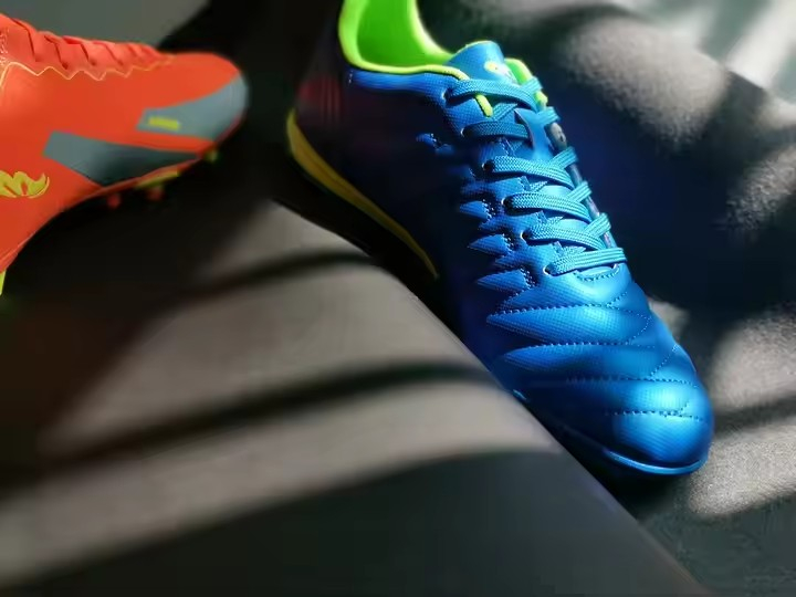 工厂批发1.2-1.4mm DE7 PU无纺布运动鞋皮革